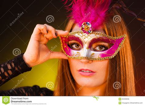femme sensuelle avec le masque de carnaval photo stock image du célébrez artiste 83493656