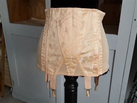Porte jarretelle vintage vert et rose, sous vêtement années 50/60 antiquephemera. Gaine corset porte jarretelle vintage saumon Prestige ...
