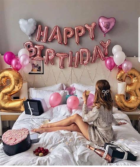 The friends are having a barbecue for rachel's birthday but without ross because he has to go to china for the museum. 27 Romantic Birthday Bedrooms To Surprise Your Boyfriends ...