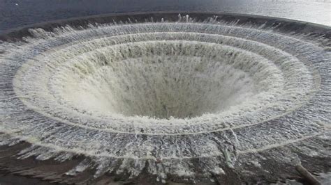 Bellmouth Spillway Ladybower Reservoir The Bellmouth Flickr