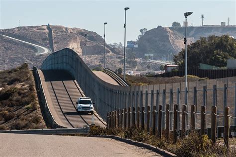 Ustraveler Muro Fronterizo Entre San Ysidro Y Tijuana Us Traveler