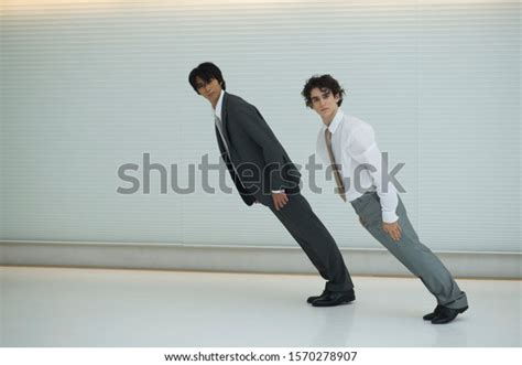6427 Leaning Forward Images Stock Photos And Vectors Shutterstock