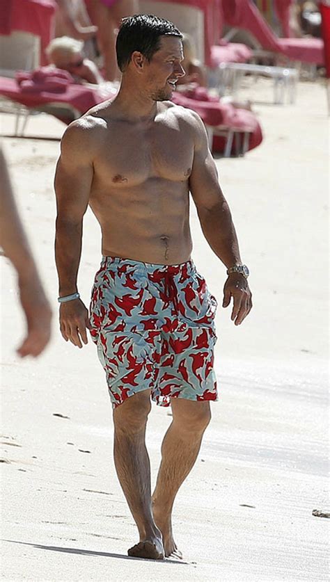 Mark Wahlberg Actor 46 Shows Off Ridiculous Abs On Sunshine Getaway