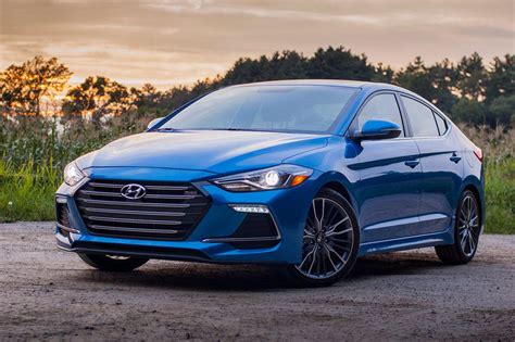 As the base trim level, the se is the elantra's interior is definitely a top selling point. 2017 Hyundai Elantra Sport Review