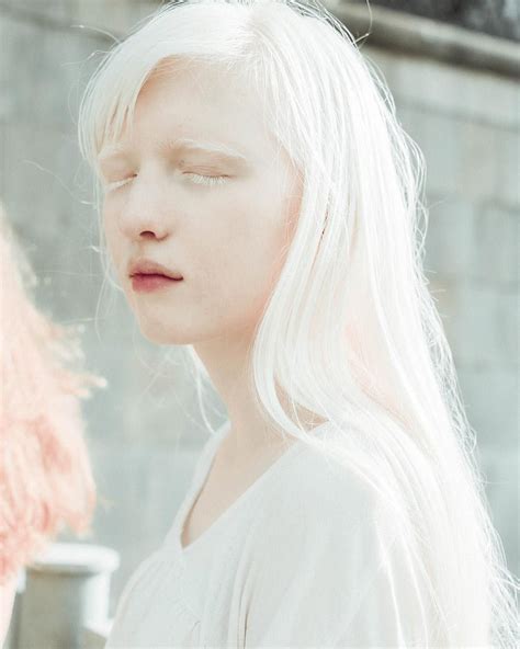 white hair girl aesthetic