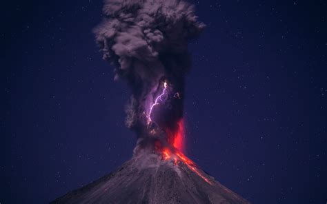 720x1560 Resolution Volcano Eruption Lightning 720x1560 Resolution