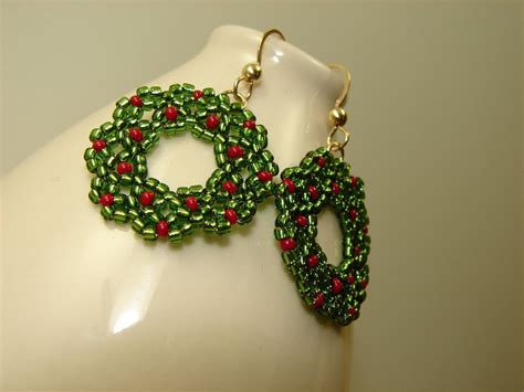 bead-wreath-earrings-beaded-crafts,-christmas-bead,-bead-work
