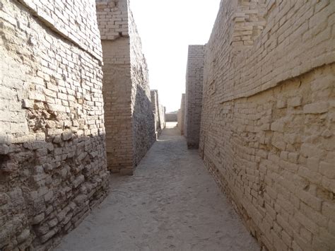 The site was discovered in the 1920s and lies in pakistan's sindh province. 4500-year-old urban planning at Mohenjo-daro - Field Study ...