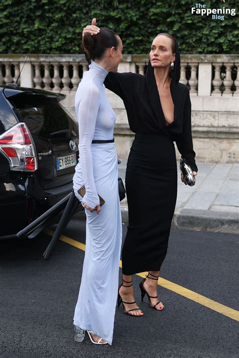 Amber Valletta Flashes Her Nude Tits As She Attends The Ala A Winter Spring Show In Paris