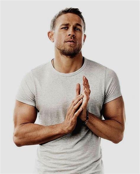 charlie hunnam cyberpunk hunnan charlie hunnam soa hottest male celebrities celebs jax