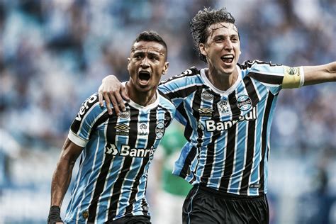 Acompanhe as notícias do grêmio no ge.globo. Grêmio derrota Chapecoense e garante vaga na Libertadores ...