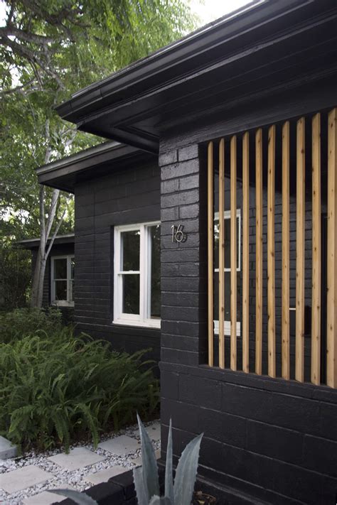 25 Inspiring Exterior House Paint Color Ideas Paint Exterior Brick Black