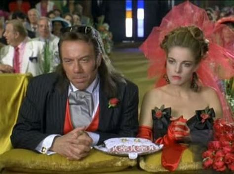Una commedia divertente che ironizza sulle vicissitudini di tre coppie di novelli sposi dalla celebrazione dei matrimoni sino ai rispettivi viaggi di nozze. Viaggi di nozze (1995) - Mini-guida a Verdone in 10 film ...