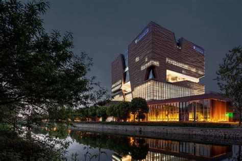 Please contact or visit the official website of 西交利物浦大学 for detailed information on areas of study and degree levels currently offered; 苏州西交利物浦大学行政信息楼建筑图片