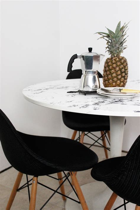 A round table with soft edges gives a relaxed impression in a room. 25 Genius IKEA Table Hacks