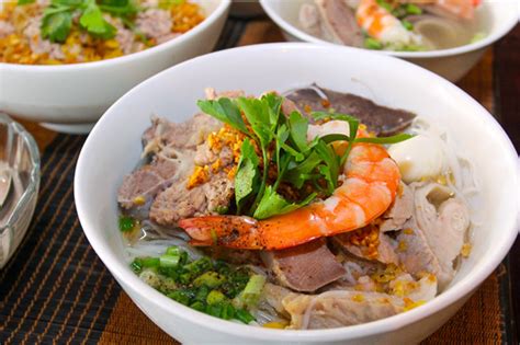 Với giải nhất hủ tiếu mỹ tho tại hội thi món ngon nam bộ nhân kỷ niệm 45 năm thành lập thành phố 333 năm đô thị mỹ tho vào năm 2012, hủ tiếu mỹ ở tiền giang nếu bạn muốn thưởng thức món ăn này thì cũng dễ dàng tìm thấy nhiều địa chỉ ở các con đường khác nhau mà điển hình đó chính là. Đặc sản Tiền Giang - Hủ tiếu Mỹ Tho | Viet Fun Travel