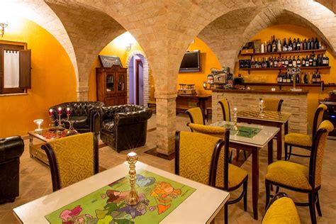 Una semplice ma dolce sorpresa o magari il luogo ideale dove scambiarsi una promessa d'amore. Agriturismo romantico nelle Marche con ristorante
