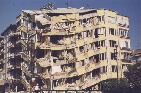 Yıkıcı deprem sonrası, ben ve ailem gibi tüm i̇zmirliler korktu. 1 Ekim 1995 Dinar Depremi | Deprem Uygulama ve Araştırma ...