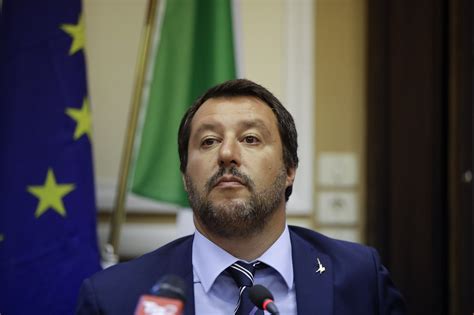 «persone ammassate, ma chiudono luoghi sicuri e controllati». After Bannon talks, Italy's Salvini announces plan to 'save Europe' | The Times of Israel