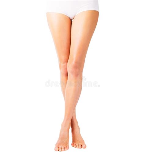 Frauen Stehen Mit Gekreuzten Beinen Stockbild Bild Von Luxus M Dchen