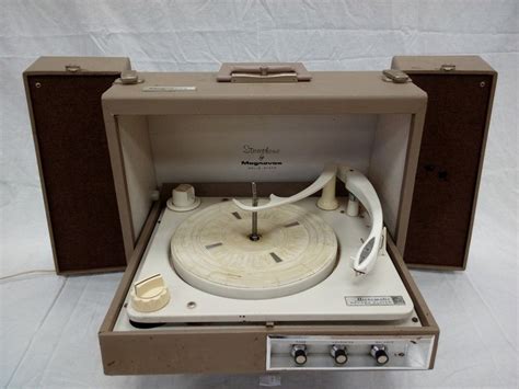 Vintage Magnavox Micromatic Portable Record Player