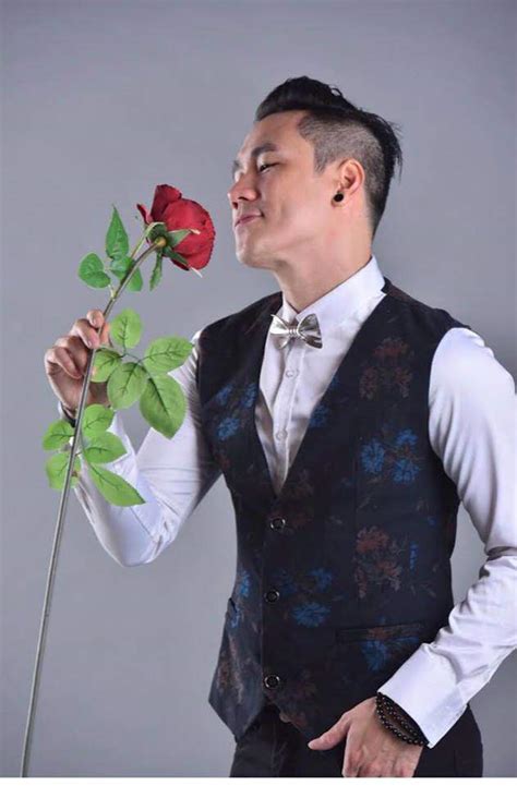 Sau thành công của hit chiếc khăn gió ấm, khánh phương được nhiều khán giả biết đến. Gần 40 tuổi chưa vợ, Khánh Phương Chiếc khăn gió ấm - tình ...