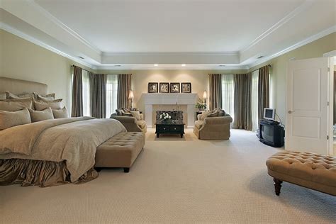 Spacious Master Bedroom Designs With Luxury Bedroom Furniture