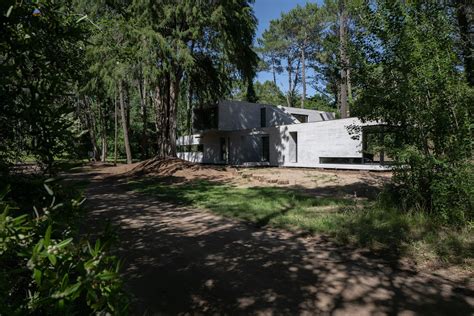 A House In An Urbanized Forest Tucán House By Estudio Galera