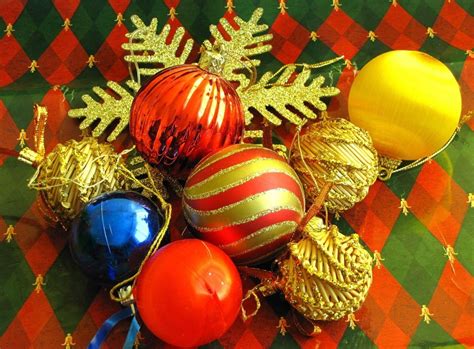 Close Up Photo Of Multicolored Christmas Baubles Hd Wallpaper