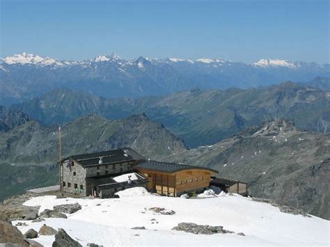 For other uses, see mantova (disambiguation) and mantua (disambiguation). Rifugio Mantova