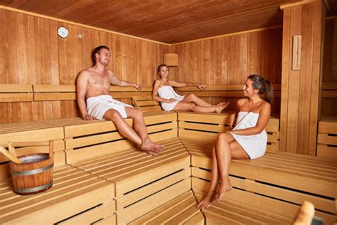 Genieße Zeit mit Deinen Freunden in der Sauna Urlaubsgeschichten at