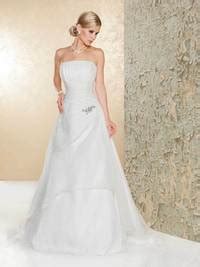 Their most used social media is facebook with 100% of all user votes and reposts. Brautkleid 321382 von Weise auf Ja.de
