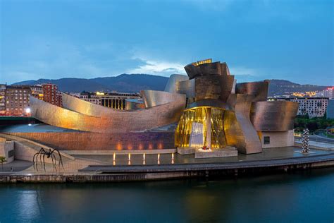 El Exterior Del Edificio Guggenheim Bilbao Museoa
