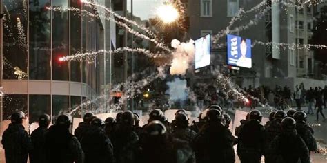 Hourslong Clashes Between Police Protesters Engulf Beirut