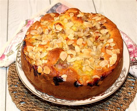 Non mescolate, i fichi si incorporeranno da soli nella torta durante la cottura. Torta di fichi settembrini e mandorle | Ricetta ed ...
