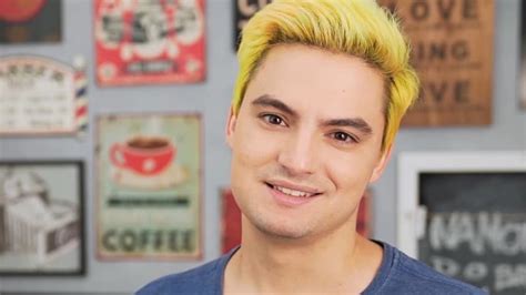 Estreia uma nova série do canal! Felipe Neto pede ajuda para denunciar brasileiro que ...