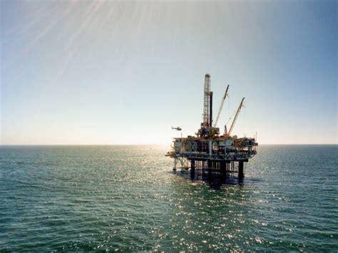 39400 Offshore Oil Rig Stock Photos Pictures And Royalty Free Images