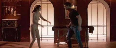 Dakota Johnson Scene Bush