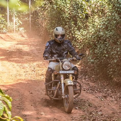 Today here in this article, i am going to share with you royal enfield classic 500 desert storm complete guide including this was all about the royal enfield classic 500 desert storm on road price in india mileage specs top speed colors and images. Classic 500 Desert Storm - Colores, Especificaciones ...