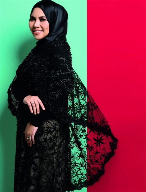 Tapi, susu tidak lagi sihat, kerana syarikat susu — jangan salah faham, saya menyokong susu — tapi syarikat susu mungkin membubuh bahan perisa, pewarna mungkin membubuh bahan perisa, pewarna dan gula ke dalam susu agar lebih banyak budak akan minum susu. Rahim Tidak Sihat & Pernah Keguguran, DATO' SRI HANNI ...
