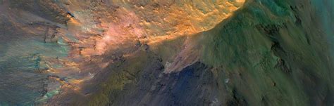 Nasa Spacecraft Snaps New Image Of Marss Largest Canyon