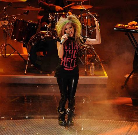 Los Angeles Sängerin Avril Lavigne Von Fünf Männern überfallen Welt
