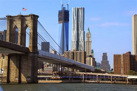 New York History Geschichte Woolworth Building And Brooklyn Bridge