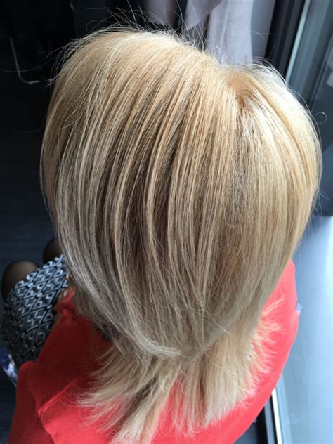 Uniforme, elle permet de foncer votre couleur naturelle, ou de l'éclaircir jusqu'à 4 tons, et couvre les cheveux blancs. Coloration A Cheveux Blancs | Coiffures Cheveux Longs