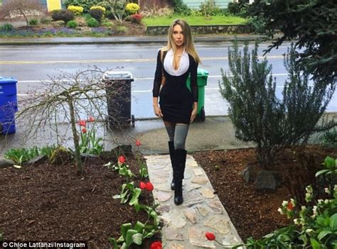 Chloe Lattanzi Flaunts Ample Cleavage While House Hunting Daily Mail