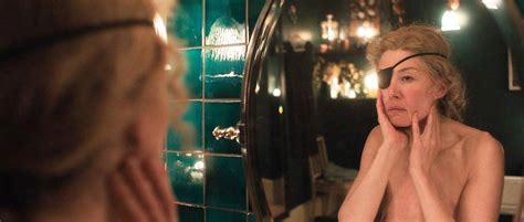 Rosamund Pike Naked Scene From A Private War Scandal