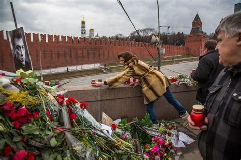 2 Suspects Are Detained In Killing Of Kremlin Critic The New York Times