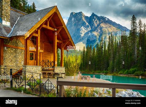 Emerald Lake Lodge Yoho National Park Hi Res Stock Photography And