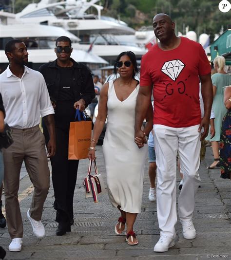 The couple also has an adopted daughter, elisa, and magic has an older son, andre, from a. Magic Johnson, sa femme Earlitha Kelly et ses fils Andre ...