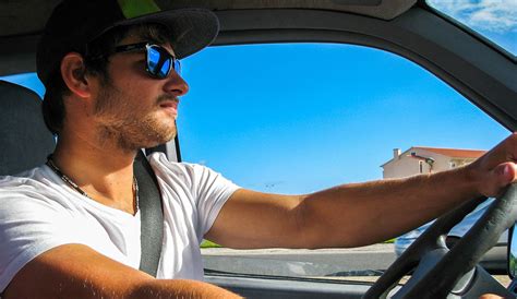Choosing The Best Sunglasses For Driving